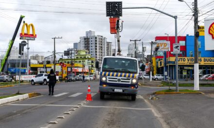 Prefeitura de Lages instala semáforo gradativo na Av. Duque de Caxias com a Carahá